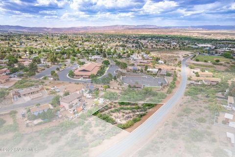 The leg work has been done for you on this gorgeous, oversized lot!! Panoramic, jaw dropping views of Sedona in the distance. Centrally located in the Verde Villages of Cottonwood, close to shopping, dining, services, the galleries and wine tasting r...