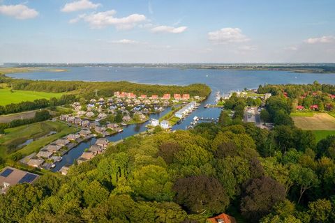 This lovely bungalow, situated by the water, is within the expansive Waterpark De Bloemert holiday park, nestled on the shores of the Zuidlaardermeer. It lies just within the province of Drenthe, 3 km from the village of Zuidlaren and close to nature...