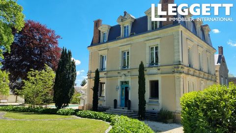 A27944TSM87 - Il s'agit d'une magnifique propriété. Construite vers 1900, la maison se trouve sur son propre terrain d'environ 3300 mètres carrés. La propriété est entièrement clôturée avec un portail d'entrée télécommandé. Cette propriété offre une ...