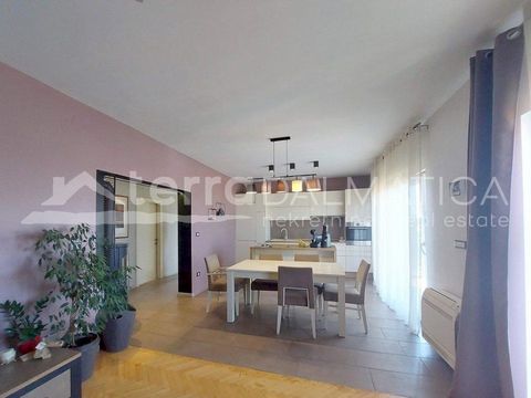 Sibenik, for sale a two-story family house with an area of 160 m2 divided into two residential units with spacious terraces, storerooms, garage and garden. All this is on a plot of land of 530 m2. In the basement is a tenant's apartment consisting of...