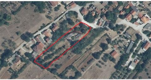 Location: Zadarska županija, Zemunik Donji, Zemunik Donji. NEW ON THE MARKET! A building plot of 2451 m2 in Zemunik Donji is for sale. Ideal for building a family house or a tourist facility with accompanying content. Land with a total area of ​​2451...