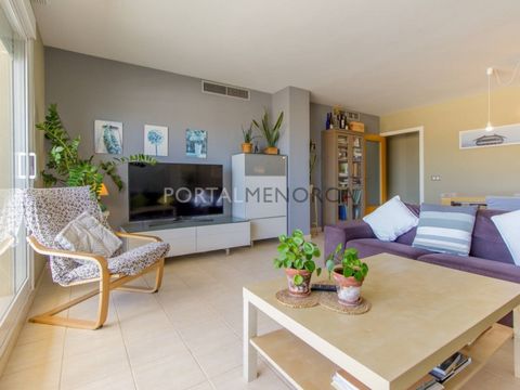 Discover this beautiful duplex attic for sale in Mahón with lift and parking space, exclusively with Portal Menorca. With a built area of 155 m², we present you this beautiful property that stands out for its large spaces and luminosity. The main flo...