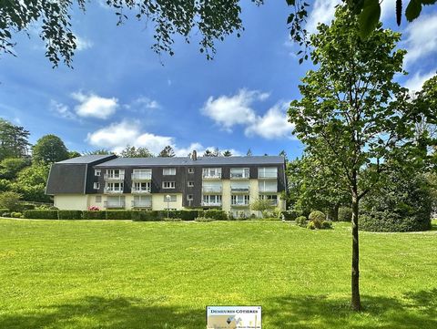 In the heart of ETRETAT, the Bosquets residence is appreciated for its magnificent park accessible to residents, the tranquility offered, and its exceptional location. The agency DEMEURES COTIERES, offers you an apartment located on the second floor,...