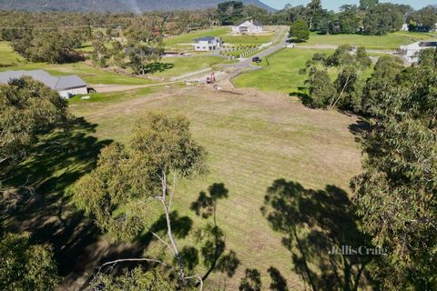 An absolute prime piece of real estate and the last one available that’s located in the heart of Billanook Country. Perhaps Mooroolbark’s most prestigious location, surrounded by some of the best lifestyle homes in the area, this magnificent block wi...