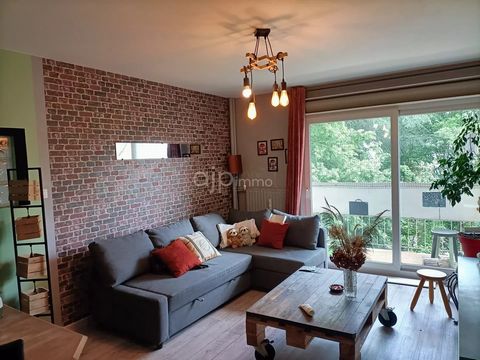 CHALON SUR SAONE apartment T3 in condominium comprising, living room, kitchen, 2 bedrooms, bathroom, corridor with storage, private parking space, cellar, balcony. Underfloor sound insulation, district heating. Ideal 1st purchase or investment. Lot n...