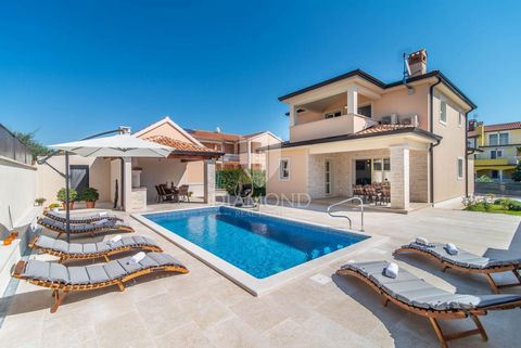 Location: Istarska županija, Poreč, Poreč. Fully equipped house 3 km from the center of Poreč In the immediate vicinity of the city of Poreč, this new fully equipped house with a swimming pool is for sale. The house is unused, 3 km from the center of...