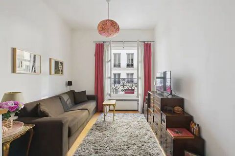 Welcome to this cosy 19 square metre studio apartment on the 1st floor, just a stone's throw from Montmartre. This unique flat offers an exceptional living environment thanks to its location, combining comfort and space. Perfectly equipped to meet al...
