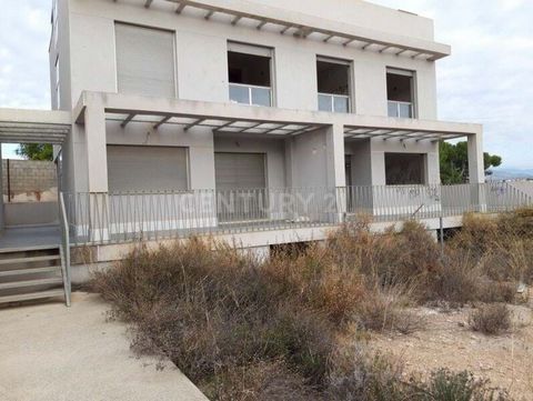 Découvrez votre nouvelle maison à Mutxamel, Alicante ! Cette superbe maison individuelle vous offre une opportunité unique de vivre dans l'un des endroits les plus recherchés de la province. Avec une surface habitable de 177m², cette propriété offre ...