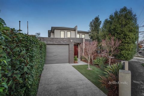 Commanding presence and distinction, this brilliant four bedroom plus study two bathroom town residence hits a high note in low maintenance family function. Making the most of its northern aspect across both levels, this cleverly designed home is bat...