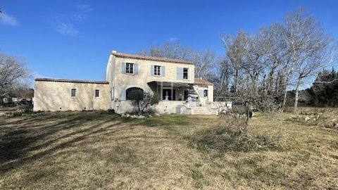 EXCLUSIVITY: Alpilles Sud: RARE: Come and discover this beautiful architect-designed house with an innovative concept: Approximately 170 m2 bioclimatic house built with noble materials, stone veneer facade, lime plaster, heat pump, cooling underfloor...