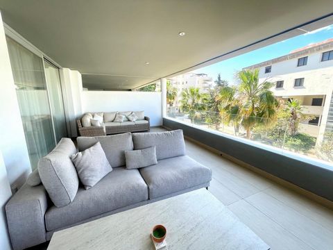 Modern 2 bedroom first floor is located in the exclusive and sought-after area behind Puerto Banus, Marbella. It is ideally situated just a few minutes' walk away from restaurants and cafes, and Puerto Banus and the beach are 15 minutes on foot. The ...