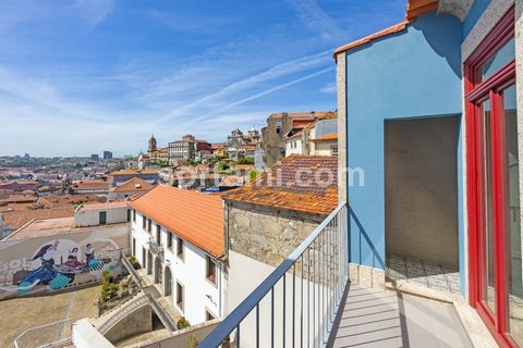 Opportunité unique au coeur de Porto! Immeuble de quatre étages comprenant sept fractions et un magasin. Situé dans le centre animé de Porto, cet immeuble est un véritable joyau immobilier. D´une superficie totale de 475 m2, cette propriété offre une...