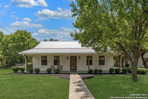 A welcoming, deep covered front porch spans this stone-fronted, single level home w/ off-street parking. Cathedral ceiling w/ wood beam accent & large windows in a bright, open living & dining. Bar seating allows open interaction w/ the fully appoint...