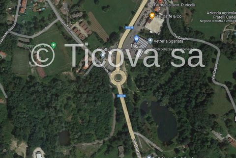 Ref. 2093 I - Ticova Immobiliare biedt bouwgrond te koop aan in Cugliate-Fabiasco, op 6 km van de Zwitserse douane van Ponte-Tresa en op 16 km van het centrum van Varese. Oppervlakte van ongeveer 6000 vierkante meter in de buurt van het sportveld en ...