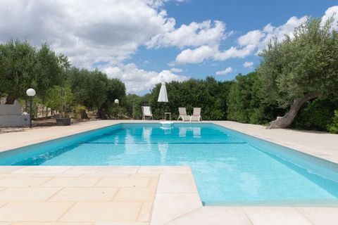 Trulli Azzalema es una residencia histórica, recientemente renovada y diseñada para ofrecer a sus huéspedes todas las comodidades modernas. En el jardín hay una hermosa piscina infinita (4m x 10m) equipada con ducha al aire libre, una barbacoa dispon...