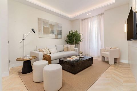 NO AGENCY COMMISSION FOR THE BUYER Welcome to your new home! This newly renovated apartment, made by the prestigious architecture studio Arctempus, is the perfect opportunity to have a unique and exclusive home. Located on the second floor, without a...