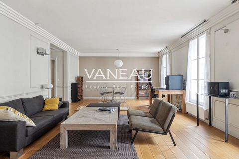 Located in the immediate vicinity of the Bon Marché, Catherine Labouret garden and museums, in a prestigious, secure neighborhood between embassies and ministries. In a luxury building dating from the beginning of the 20th century, on the 3rd floor b...