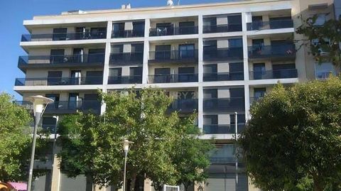 ¿Quieres una oficina en Torrent? Nosotros lo tenemos. Excelente oportunidad de adquirir una oficina, ubicada en la localidad de Torrent, Valencia. Torrent se encuentra muy cerca de la ciudad de Valencia y dispone de todos los servicios, lo que permit...
