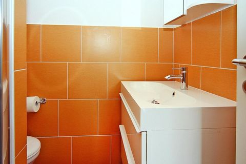 Pretty apartment building with two comfortably furnished holiday apartments on the first floor in a sunny location just 850 m from the fine sandy beach. The charming Baltic Sea resort of Zinnowitz is located in the north of the sunny island of Usedom...
