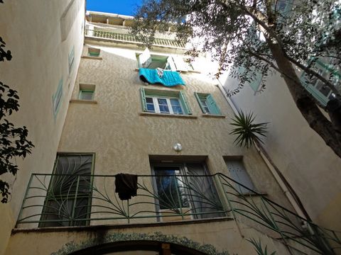 Dpt Pyrénées Orientales (66), à vendre PERPIGNAN Immeuble 151 m², 5 studios loués, cour intérieure