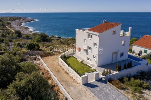 We are selling a newly built, luxurious, and modern villa with a view of the sea, the bay, and a magnificent landscape, located in Rogoznica, in the second row to the sea, which is only 60m away. This villa, located at the end of the construction zon...